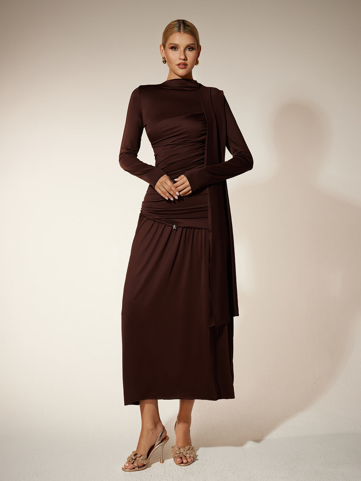 Robe midi drapée à manches longues 