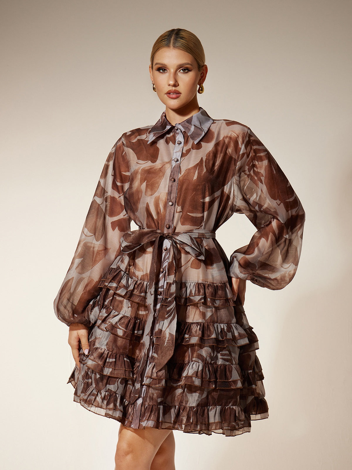 Robe mini imprimée à volants étagés 