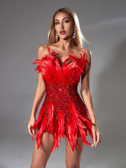 Robe mini bustier à sequins et plumes 