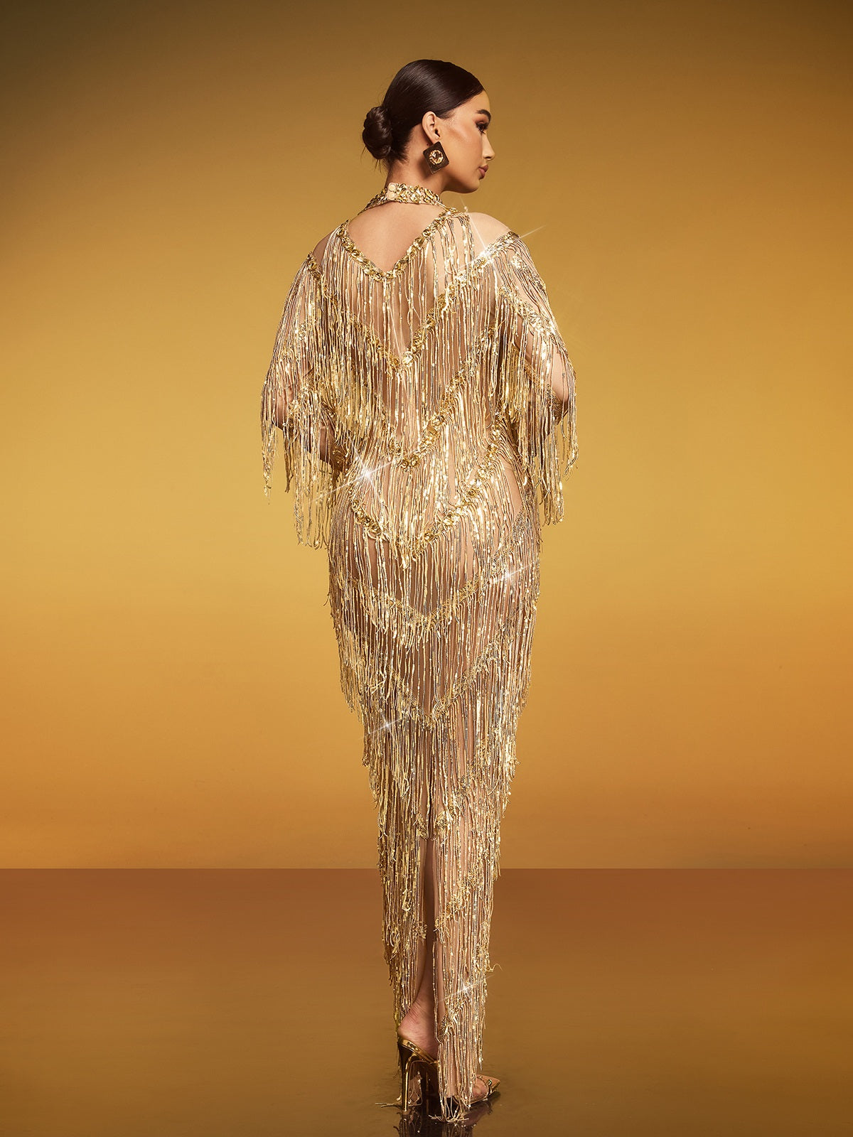 Robe longue à franges et sequins 