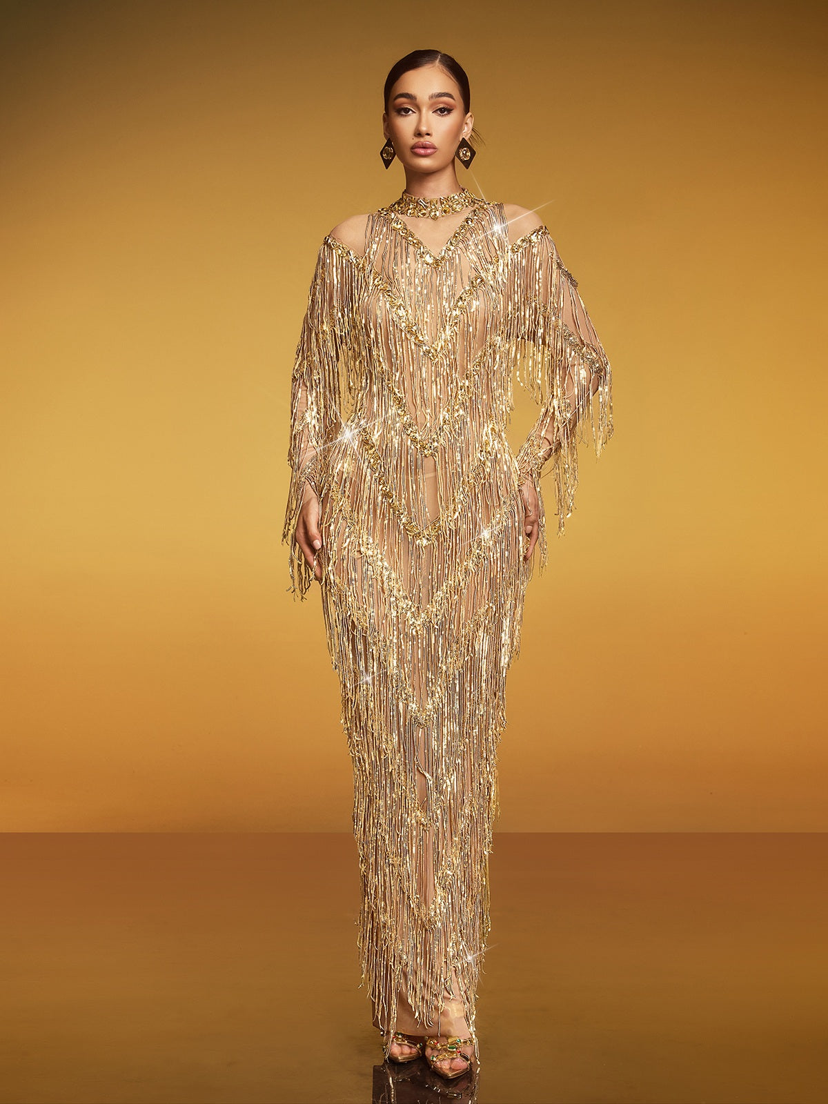 Robe longue à franges et sequins 