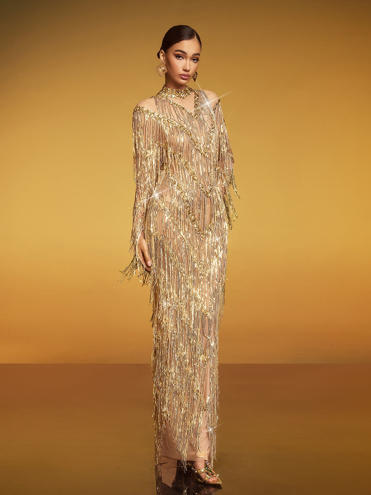 Robe longue à franges et sequins 
