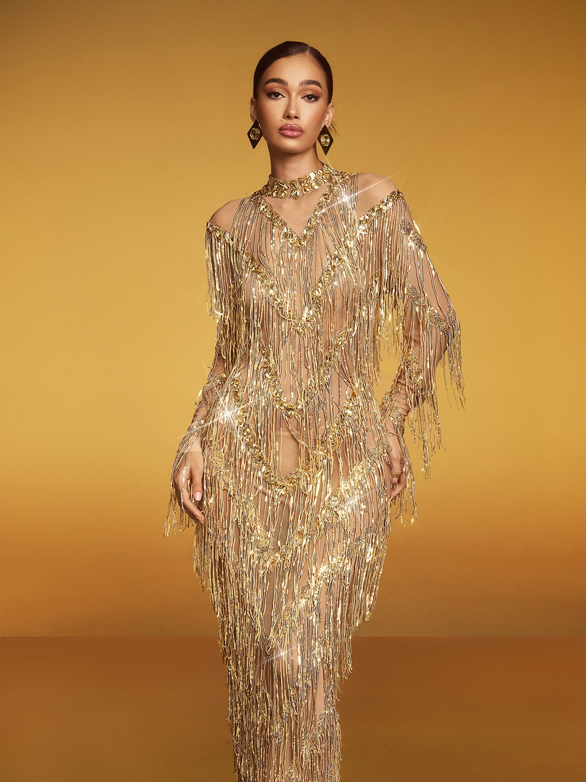 Robe longue à franges et sequins 