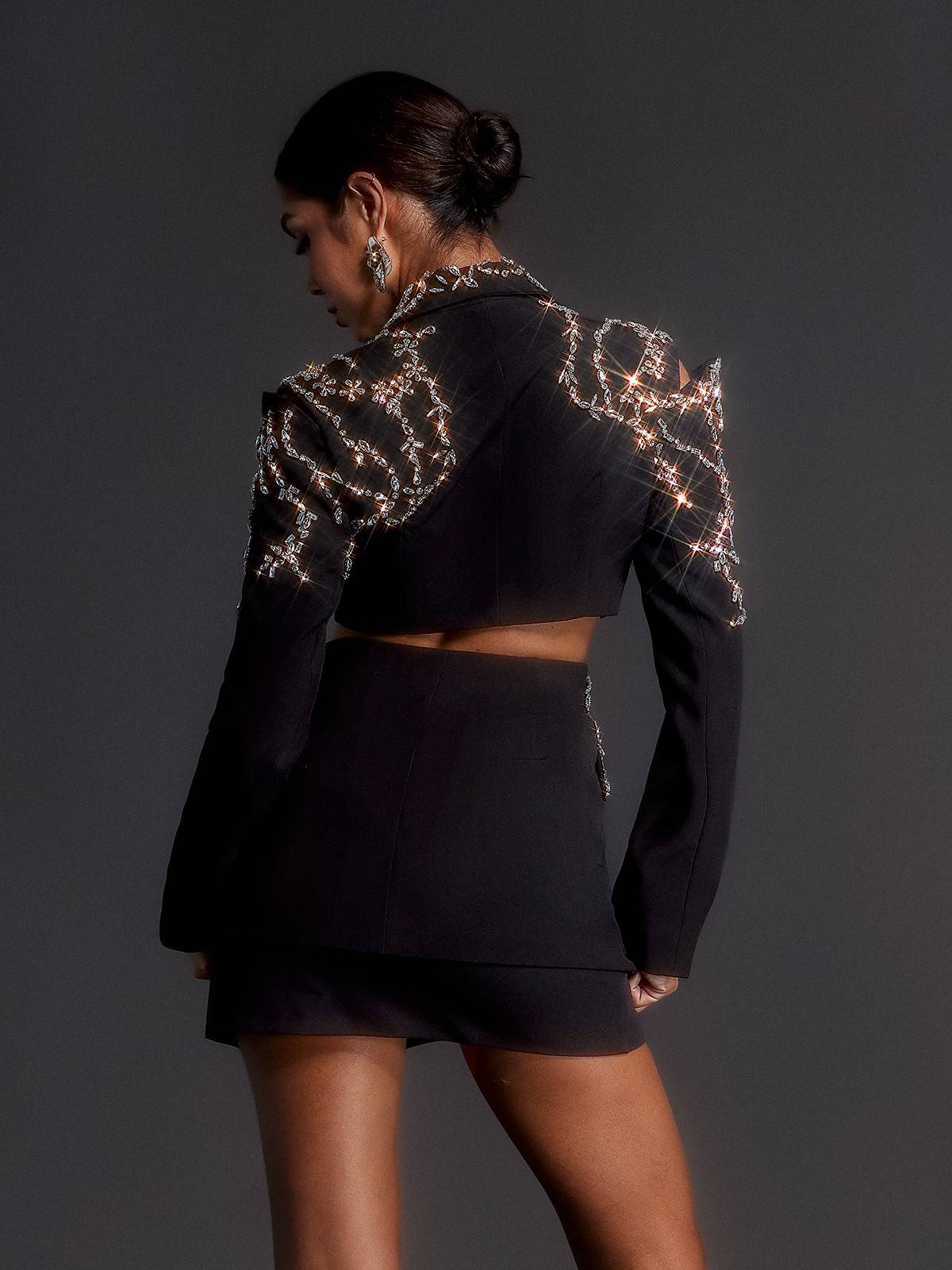 Blazer à manches longues et découpes strass 