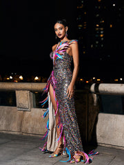 Robe bustier fendue en plumes et sequins 