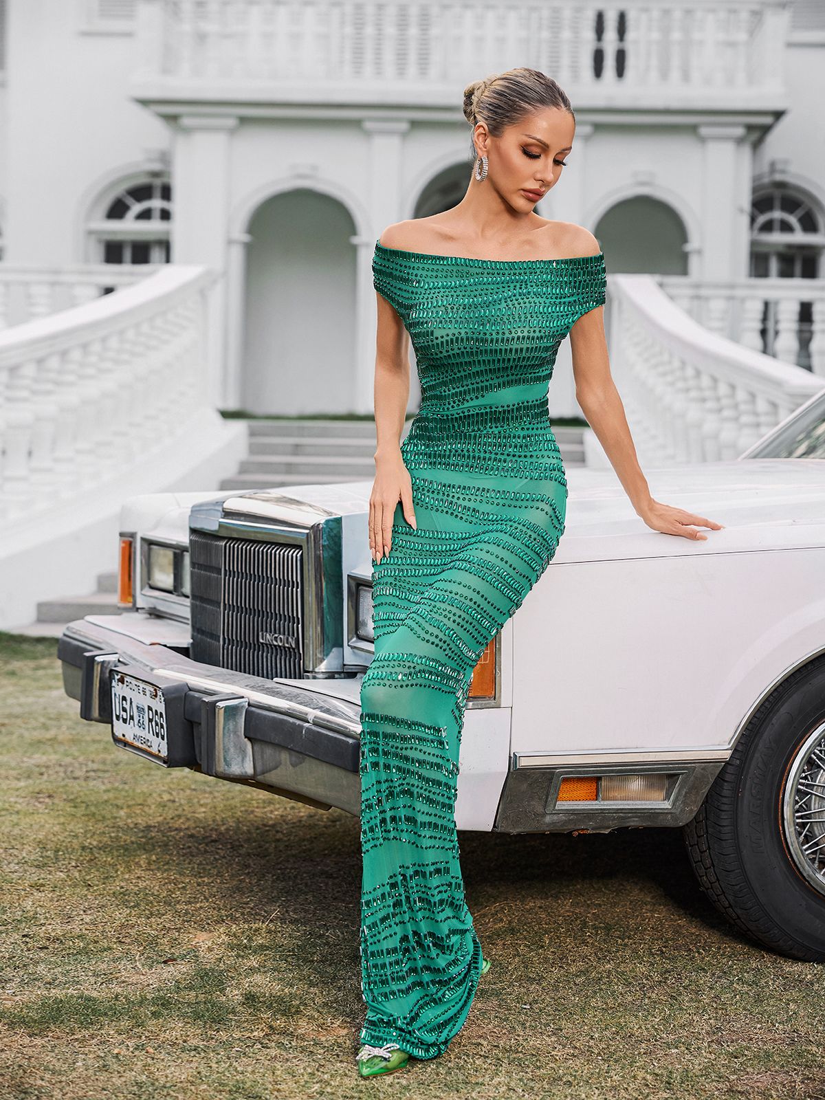 Robe longue verte en résille strass à épaules dénudées 