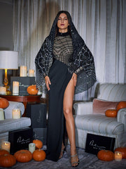 Robe fendue à sequins à manches longues et motif toile d'araignée 