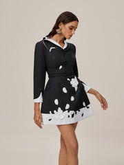 Robe courte noire à col V brodée de fleurs 