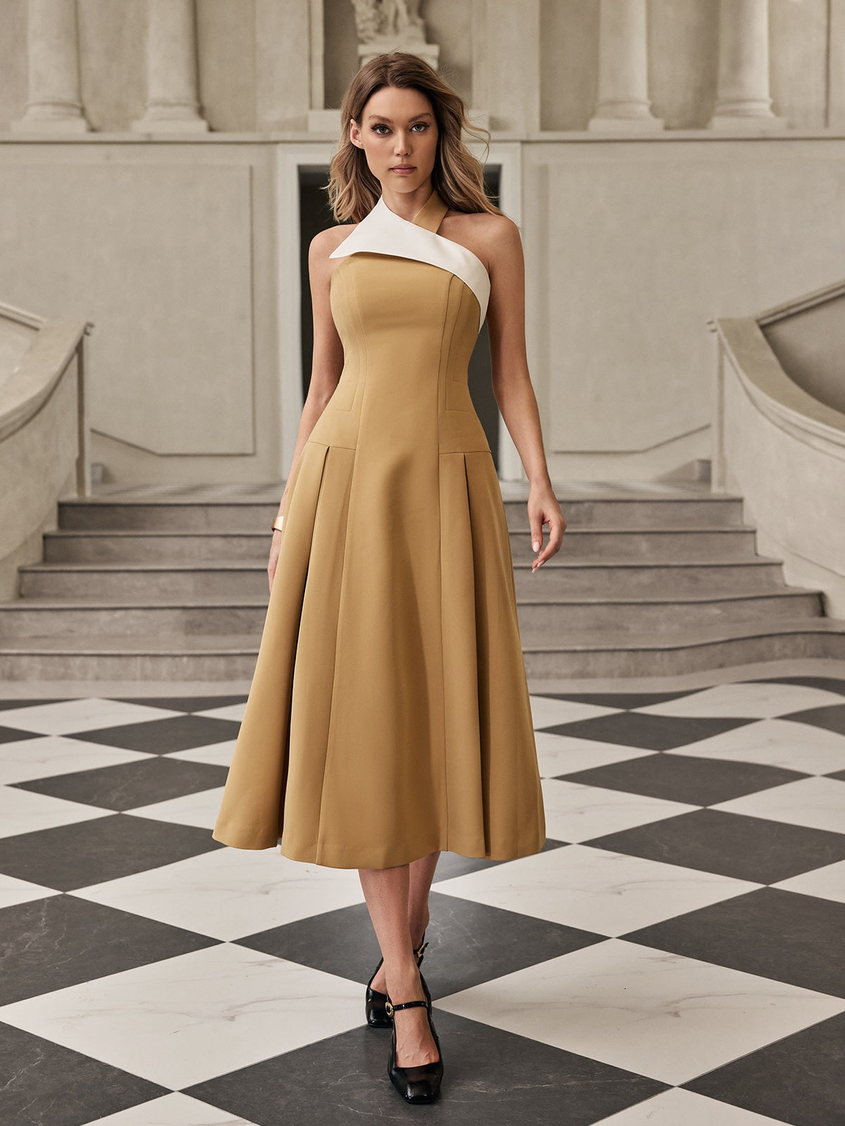 Robe midi dos nu couleur camel 