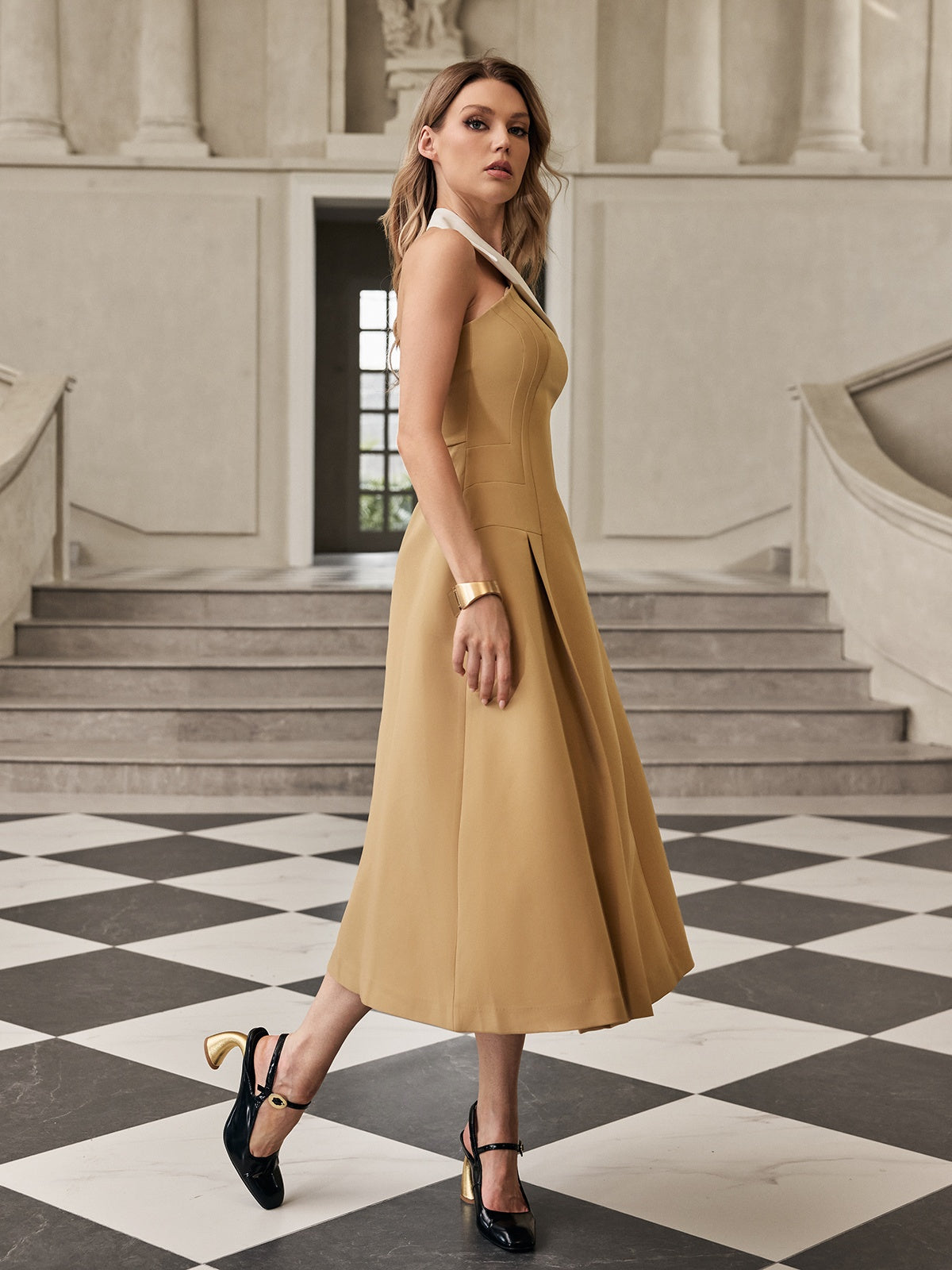 Robe midi dos nu couleur camel 