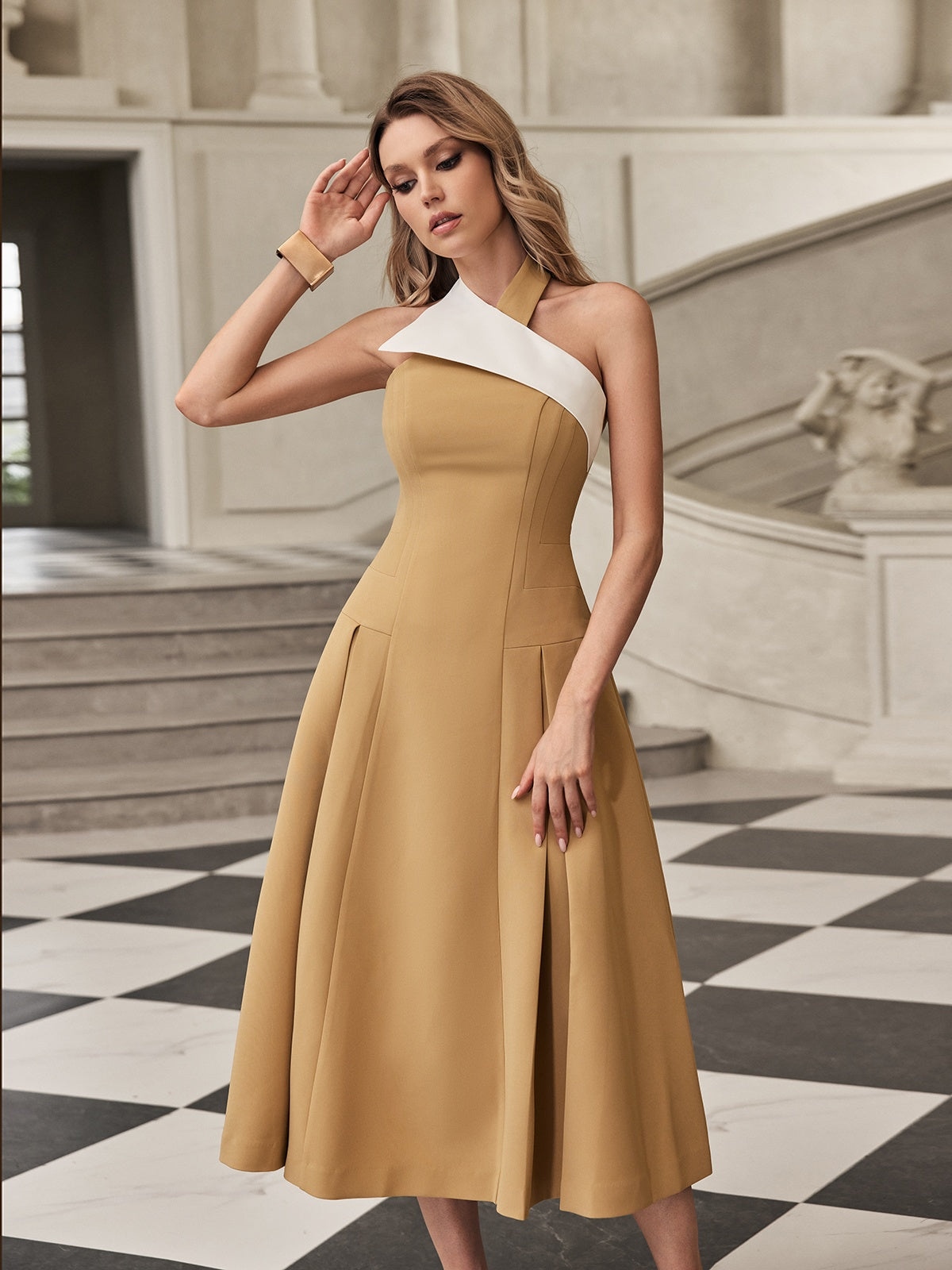 Robe midi dos nu couleur camel 