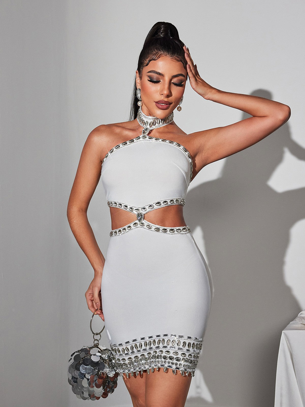 Robe bandage mini en strass et coquillage