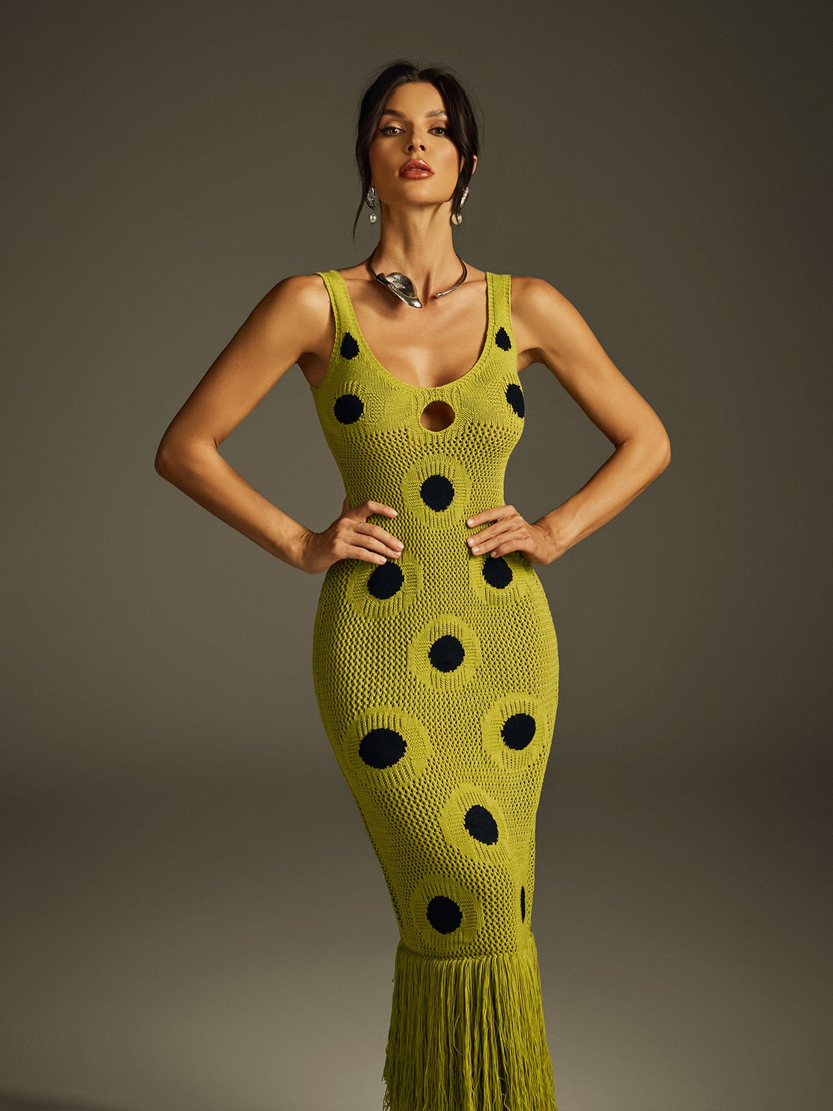 Robe midi en maille à pois et franges 