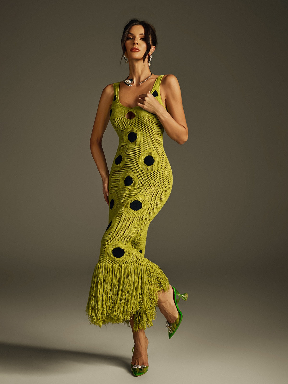 Robe midi en maille à pois et franges 