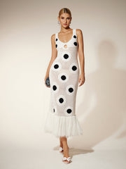 Robe midi blanche en maille à pois et franges 