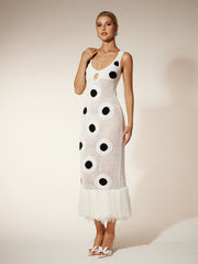 Robe midi blanche en maille à pois et franges 