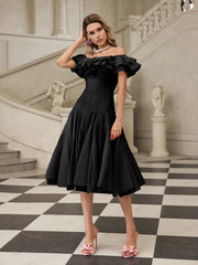 Robe midi noire à volants et épaules dénudées 