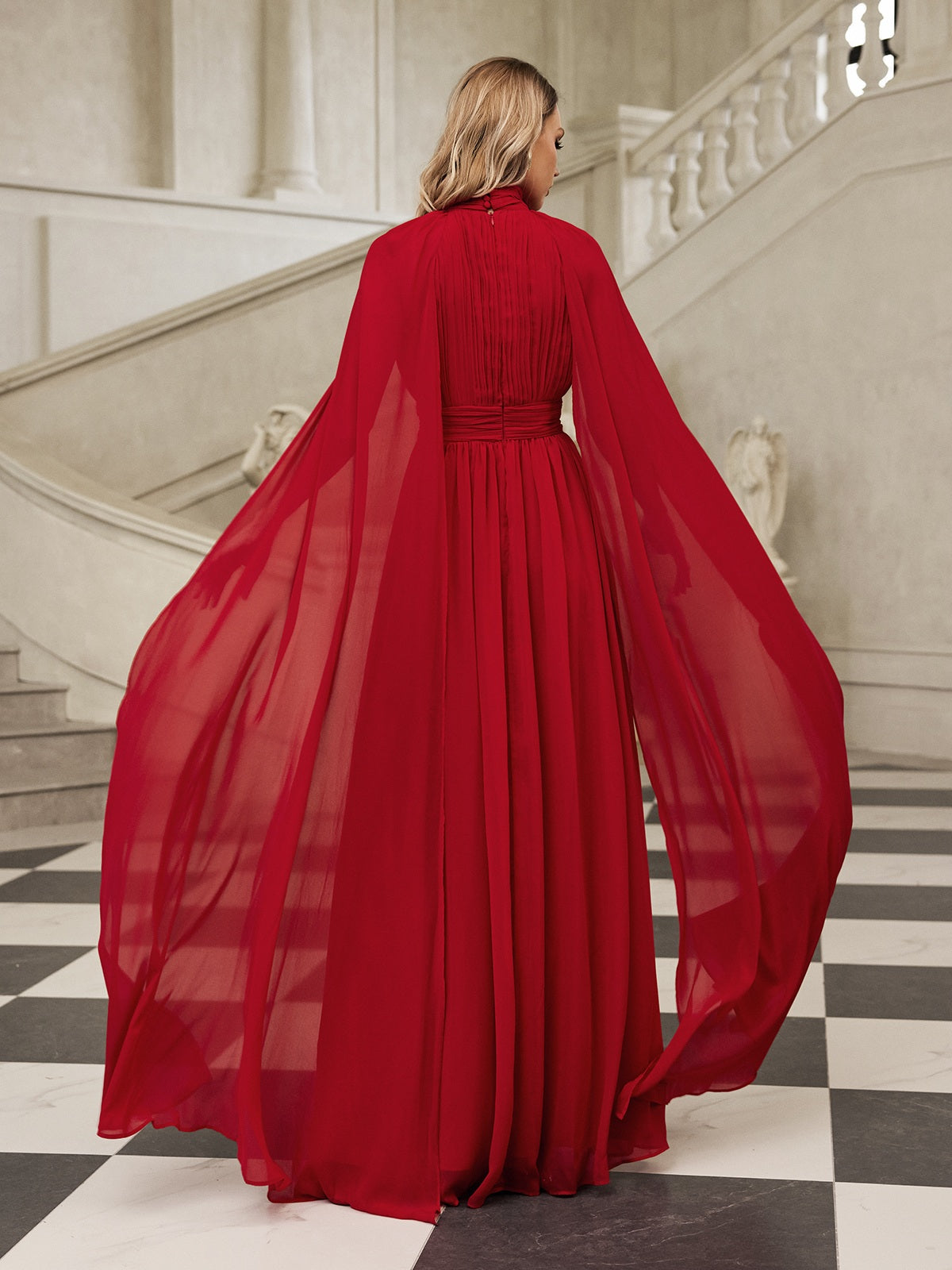 Robe longue en maille à manches cape 