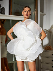 Robe mini à fleurs asymétrique 