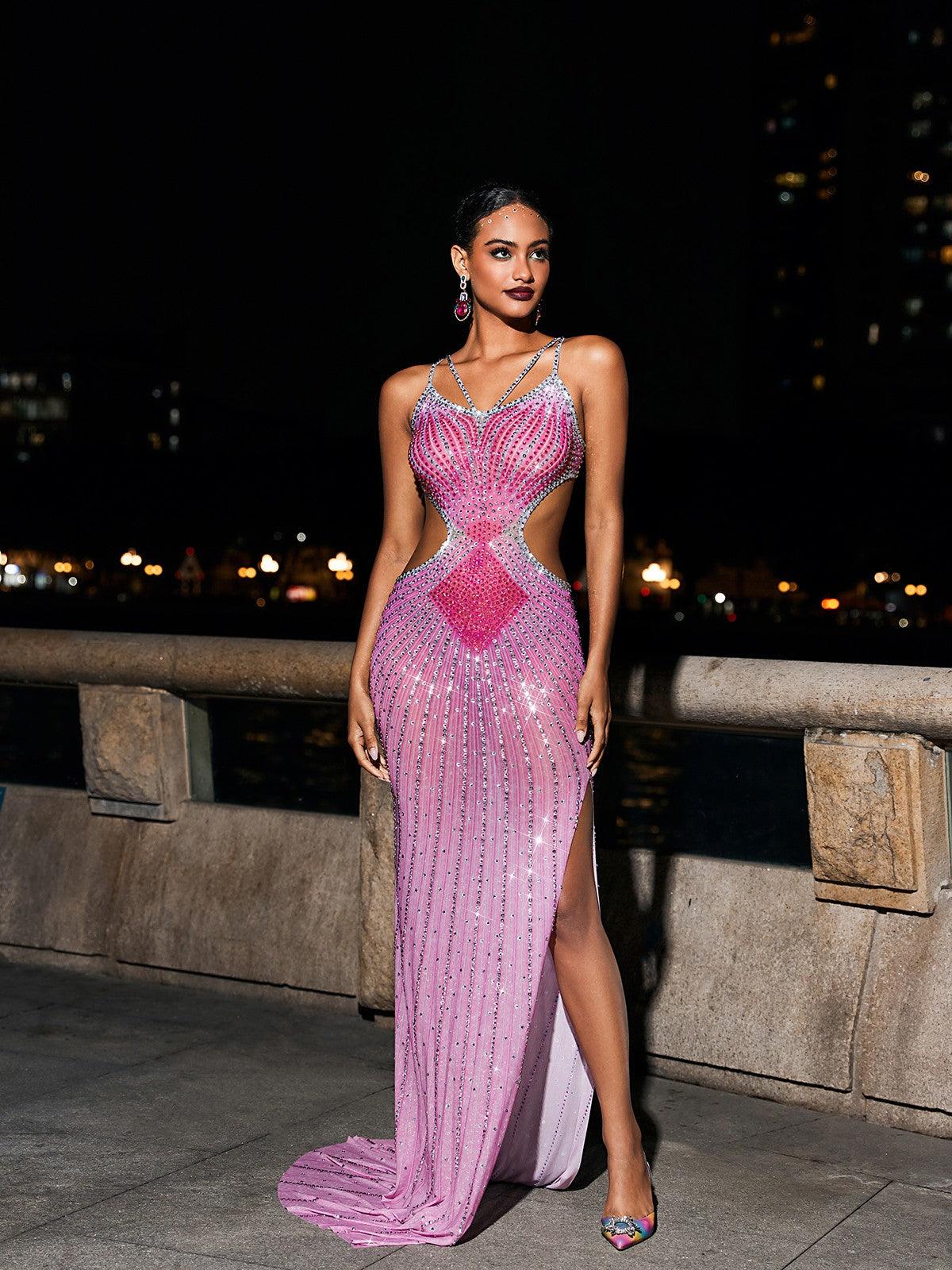 Robe longue rose fuchsia à découpes en cristal 