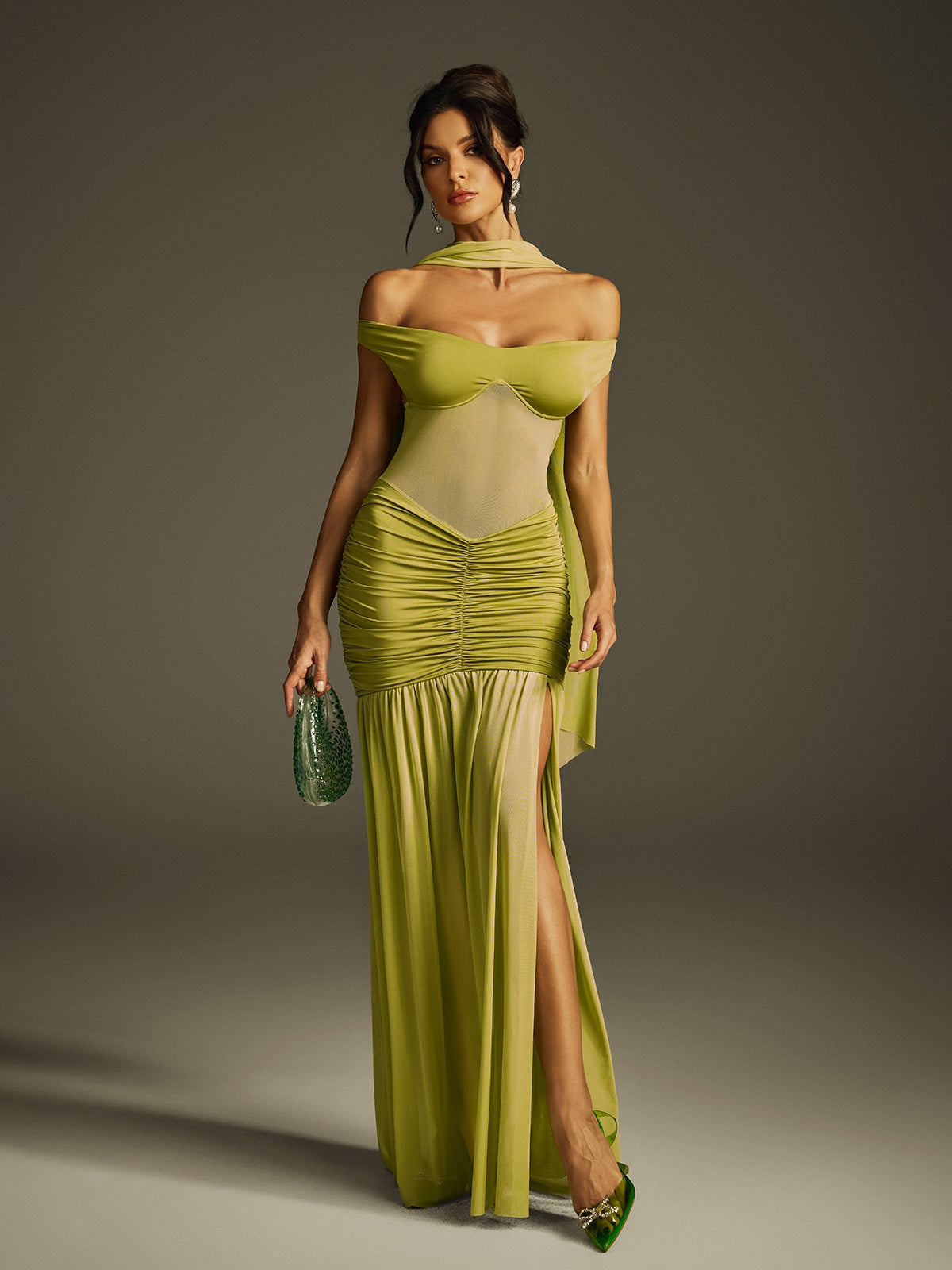 Robe longue froncée à col halter 