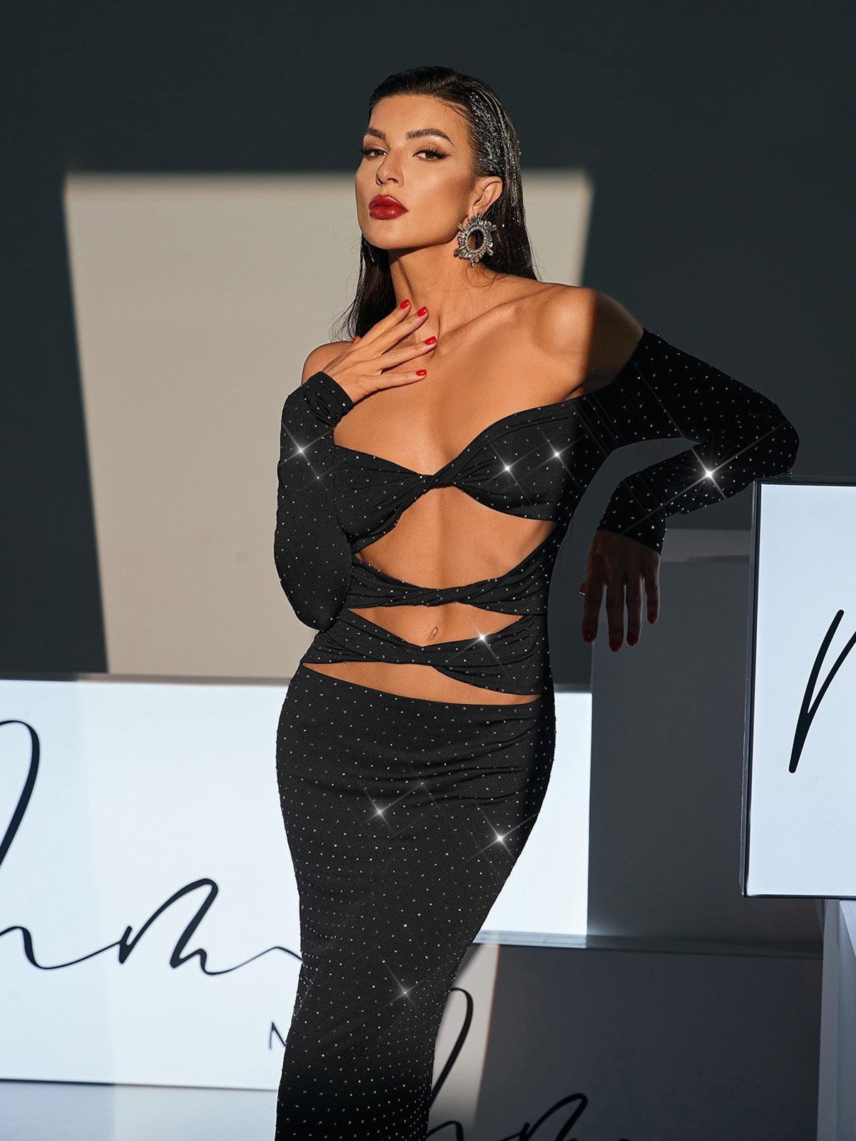 Robe maxi épaules dénudées à strass et découpes 