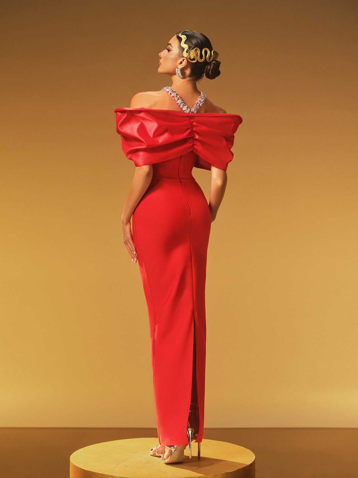 Robe bandage dos nu à cristaux 