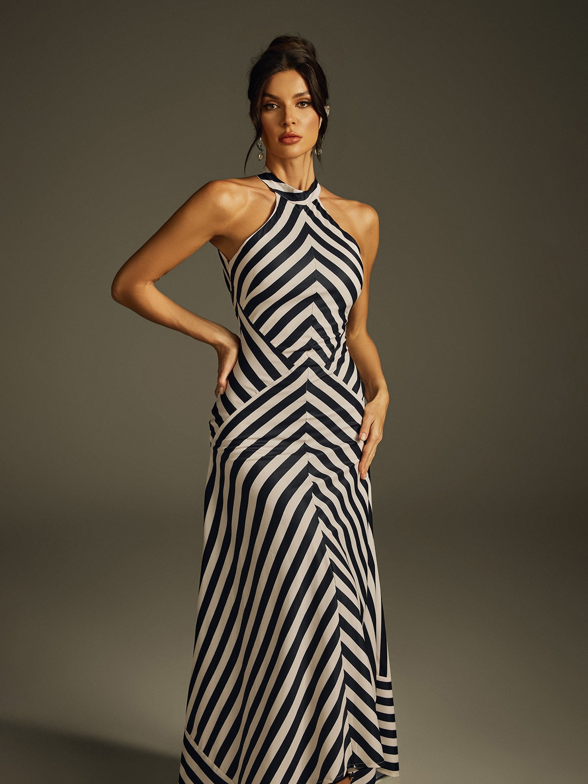 Robe longue rayée dos nu 