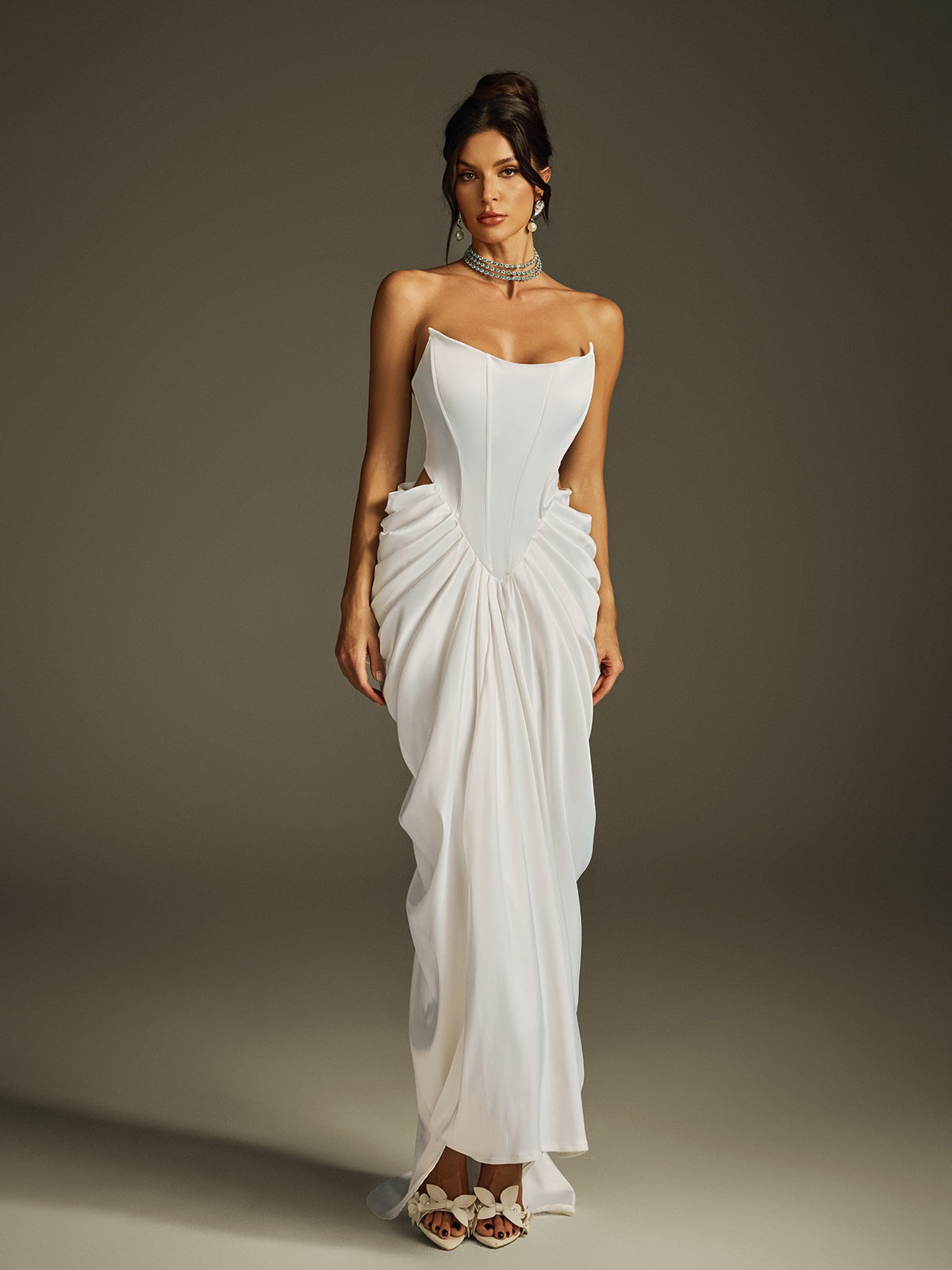 Robe longue bustier en satin sans bretelles 