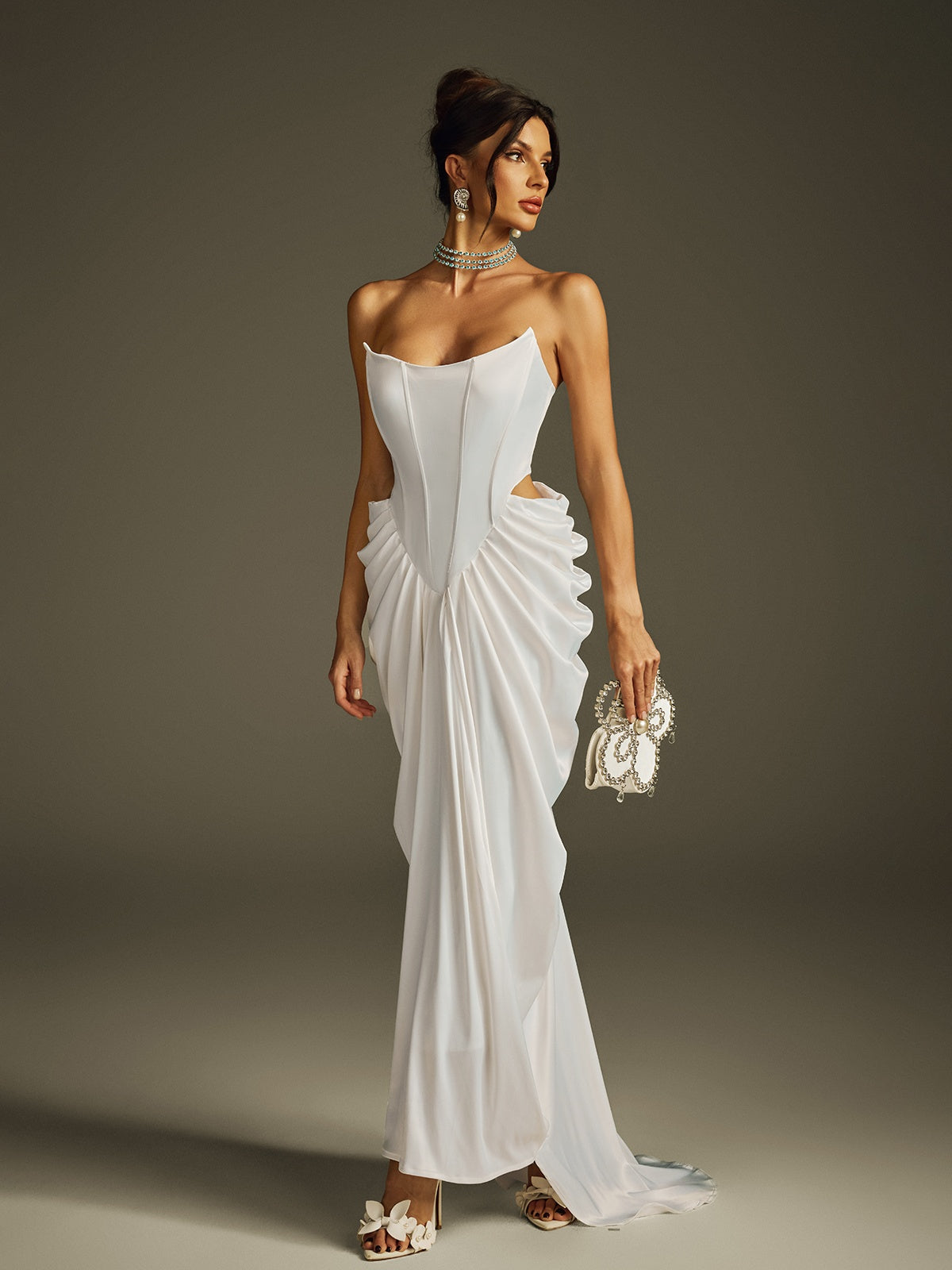 Robe longue bustier en satin sans bretelles 