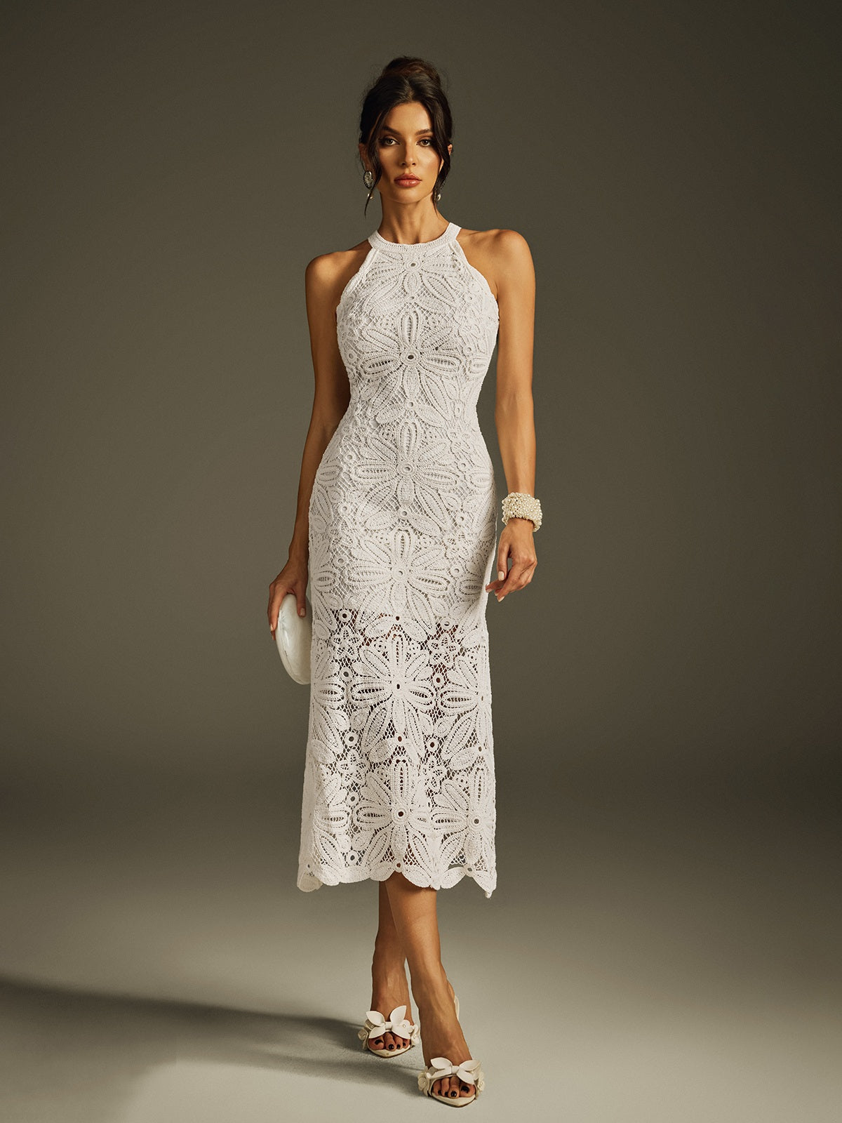 Robe midi brodée à col halter 
