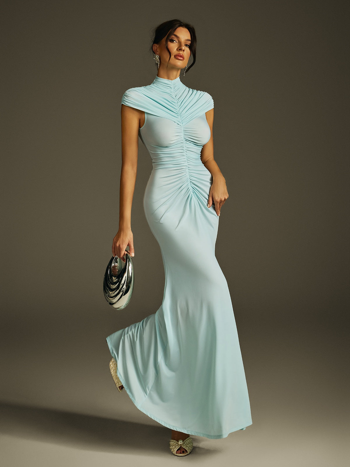 Robe maxi froncée à col montant 