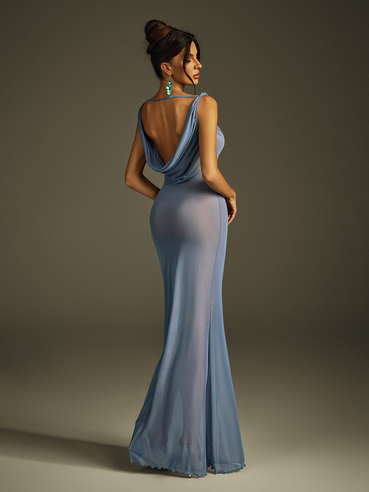 Robe longue sans manches en maille drapée 