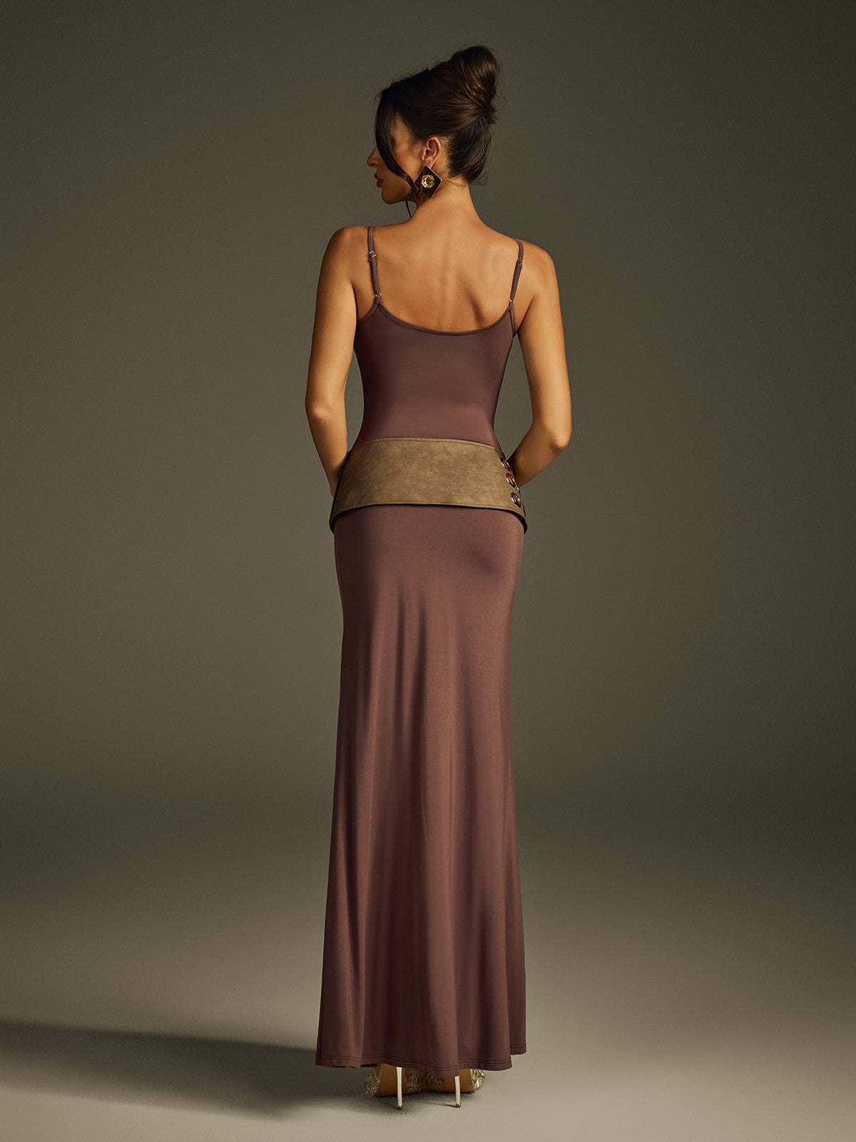 Robe longue spaghetti avec ceinture 