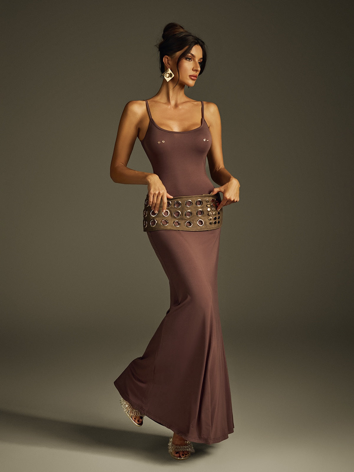 Robe longue spaghetti avec ceinture 