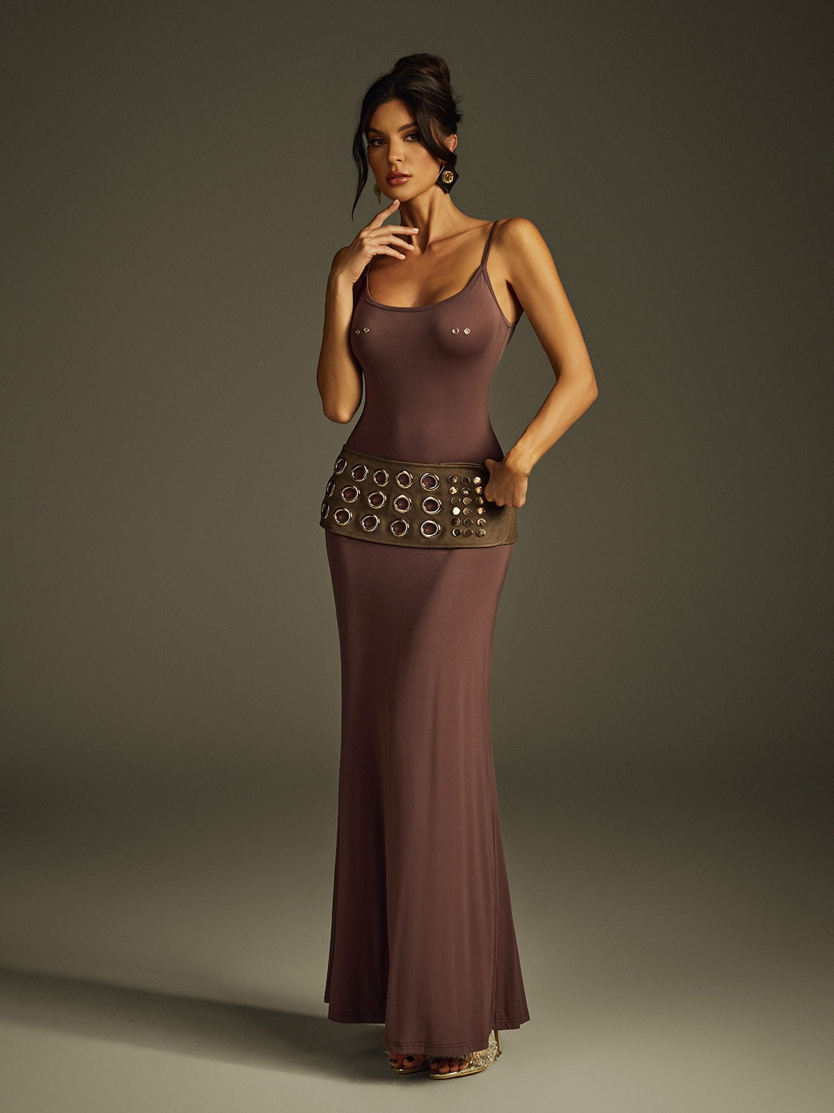 Robe longue spaghetti avec ceinture 