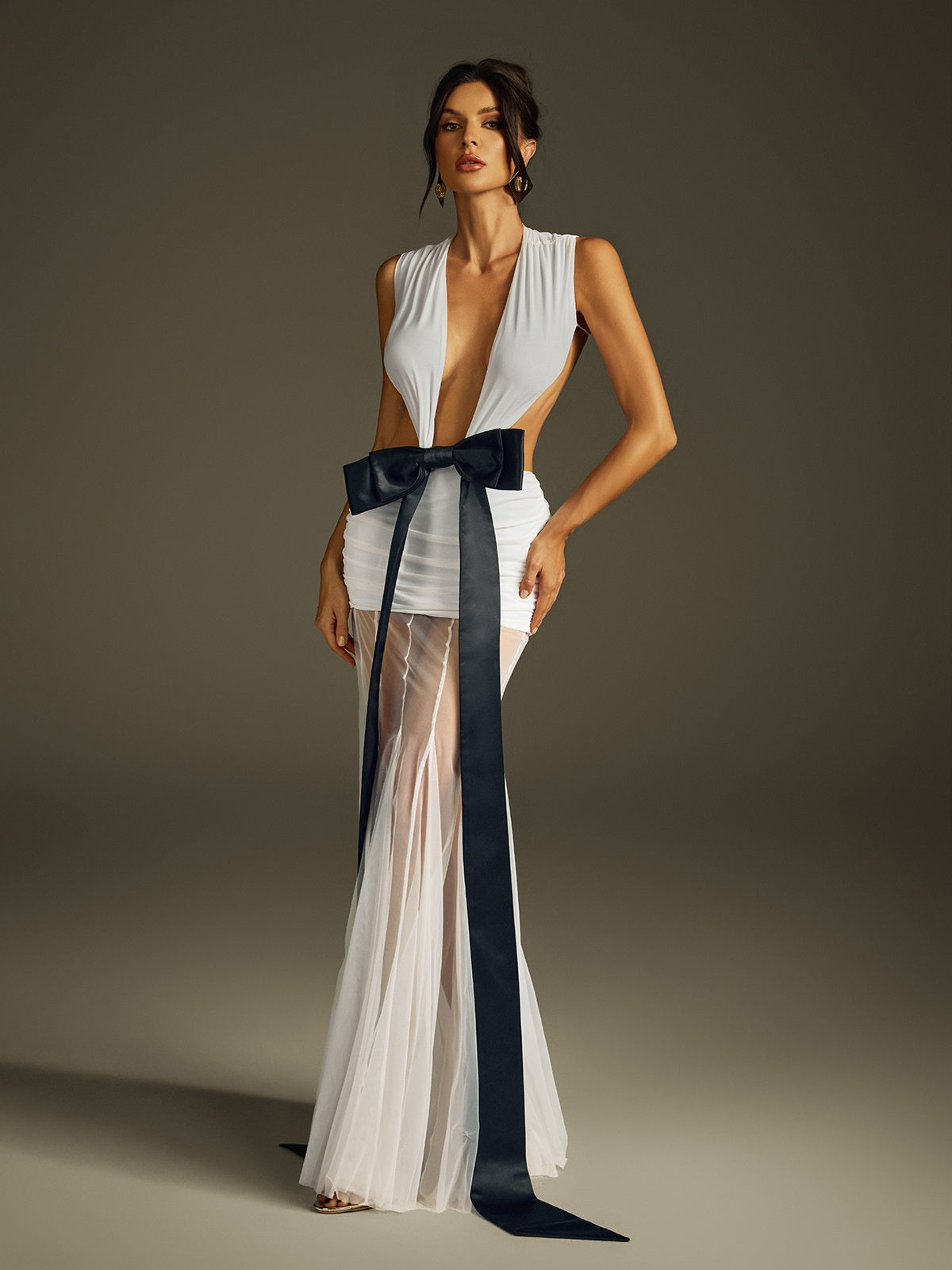 Robe maxi sans manches en résille à nœud 
