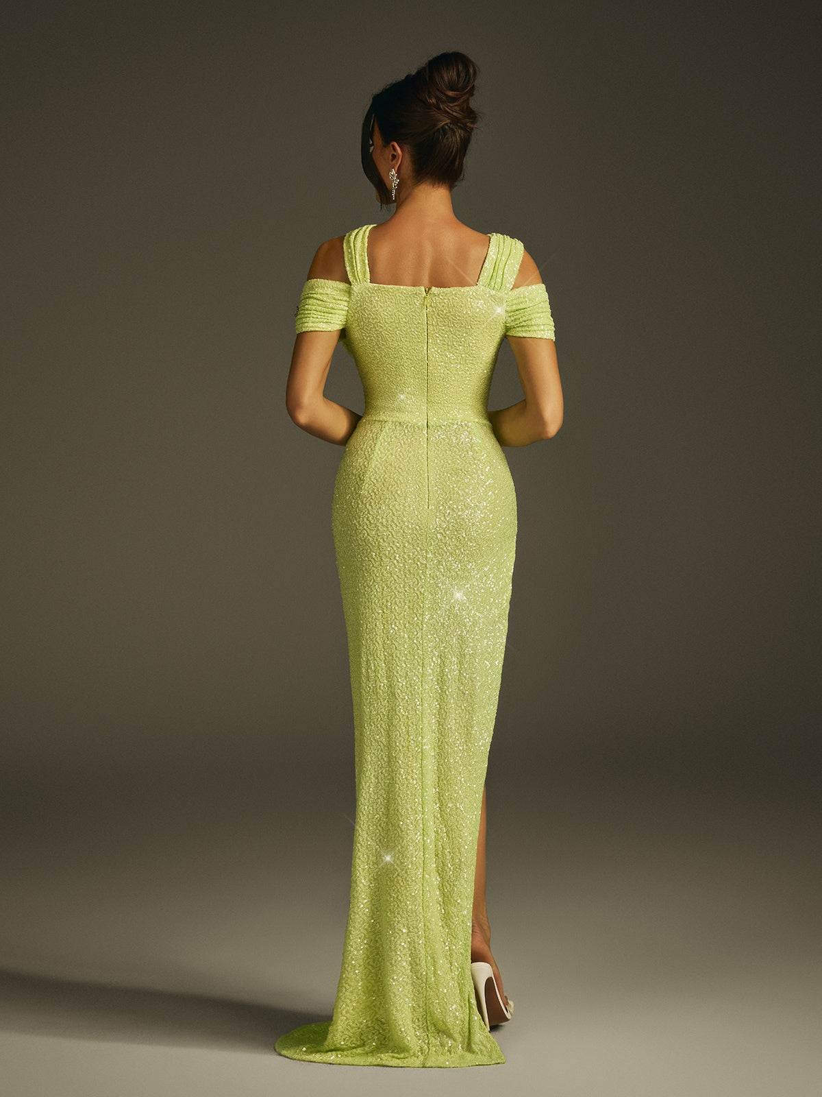 Robe maxi fendue à sequins découpés 