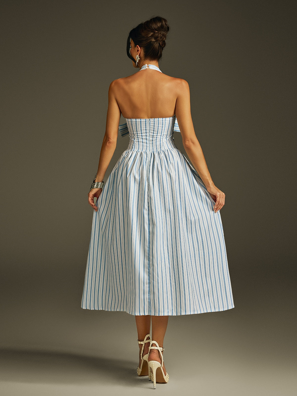 Robe midi rayée à col licou et nœud 