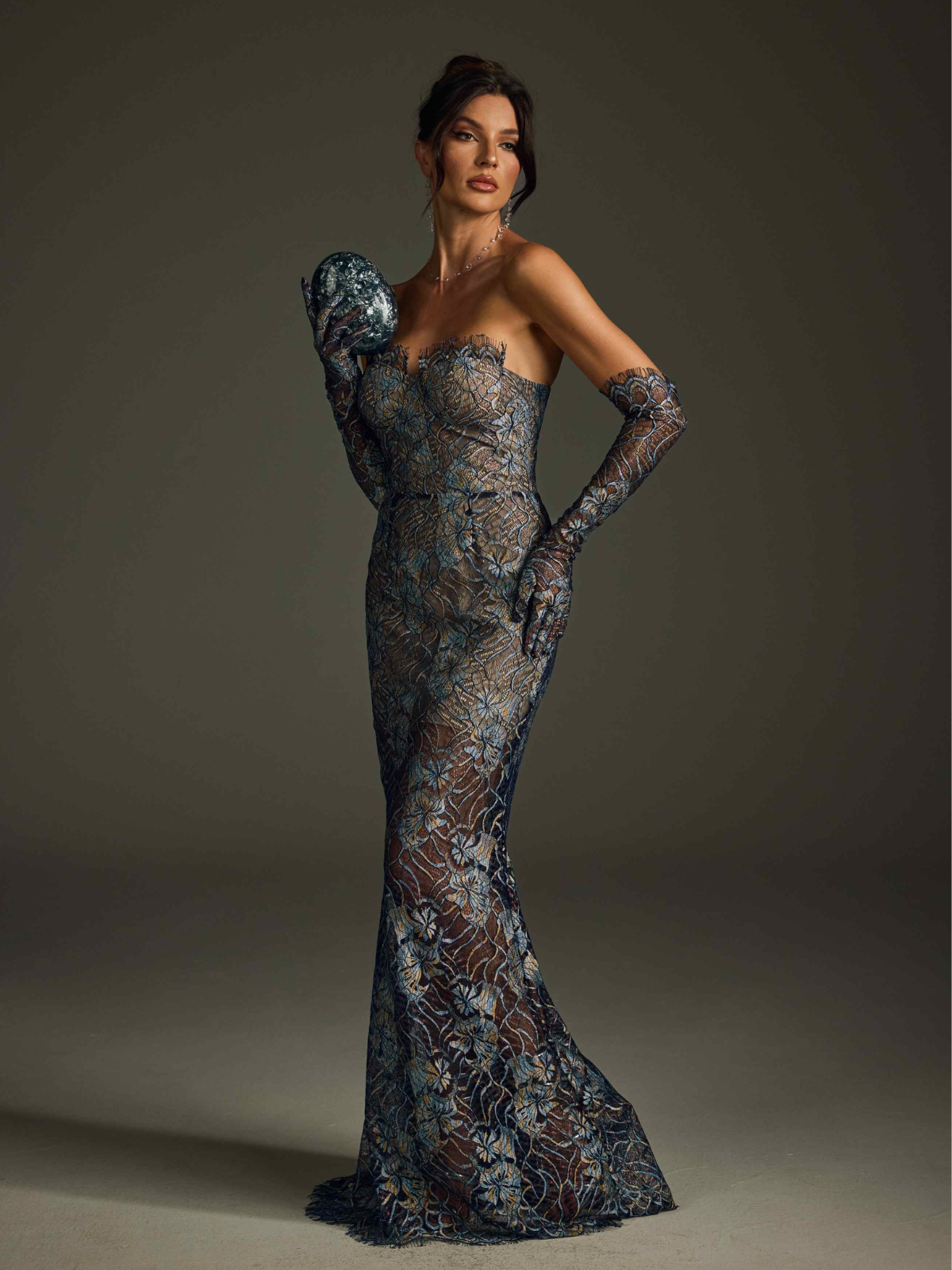 Robe longue bustier en dentelle florale bleu marine 
