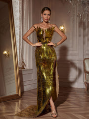 Robe en plumes métalliques dorées 