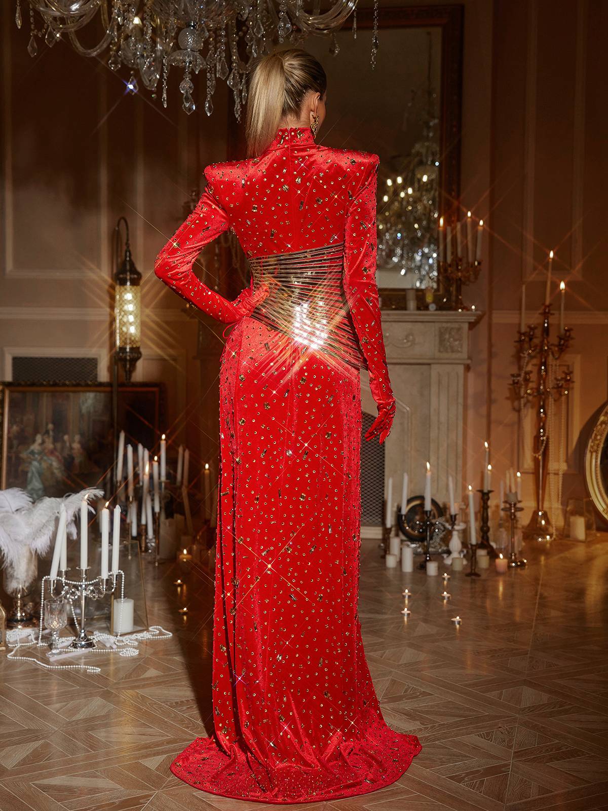 Robe maxi fendue ornée de strass 