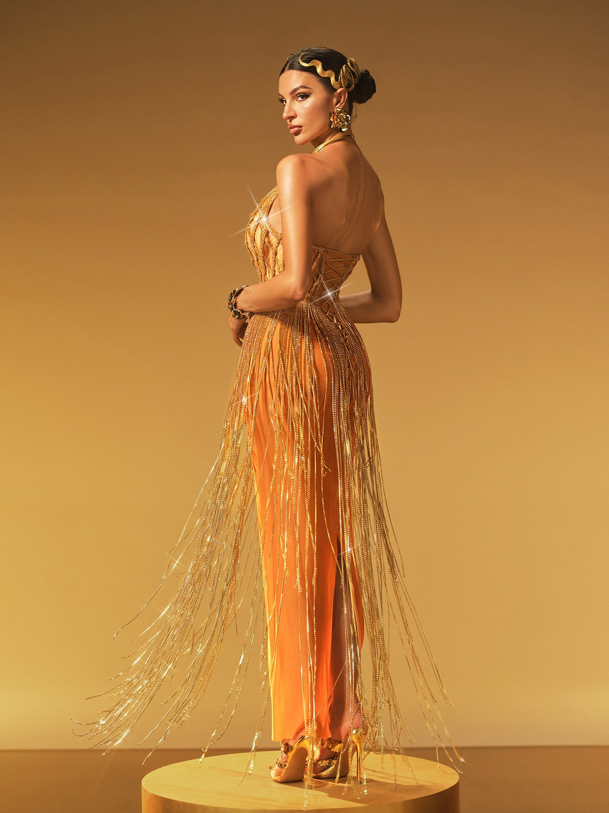Robe longue bustier en maille à franges et chaînes 