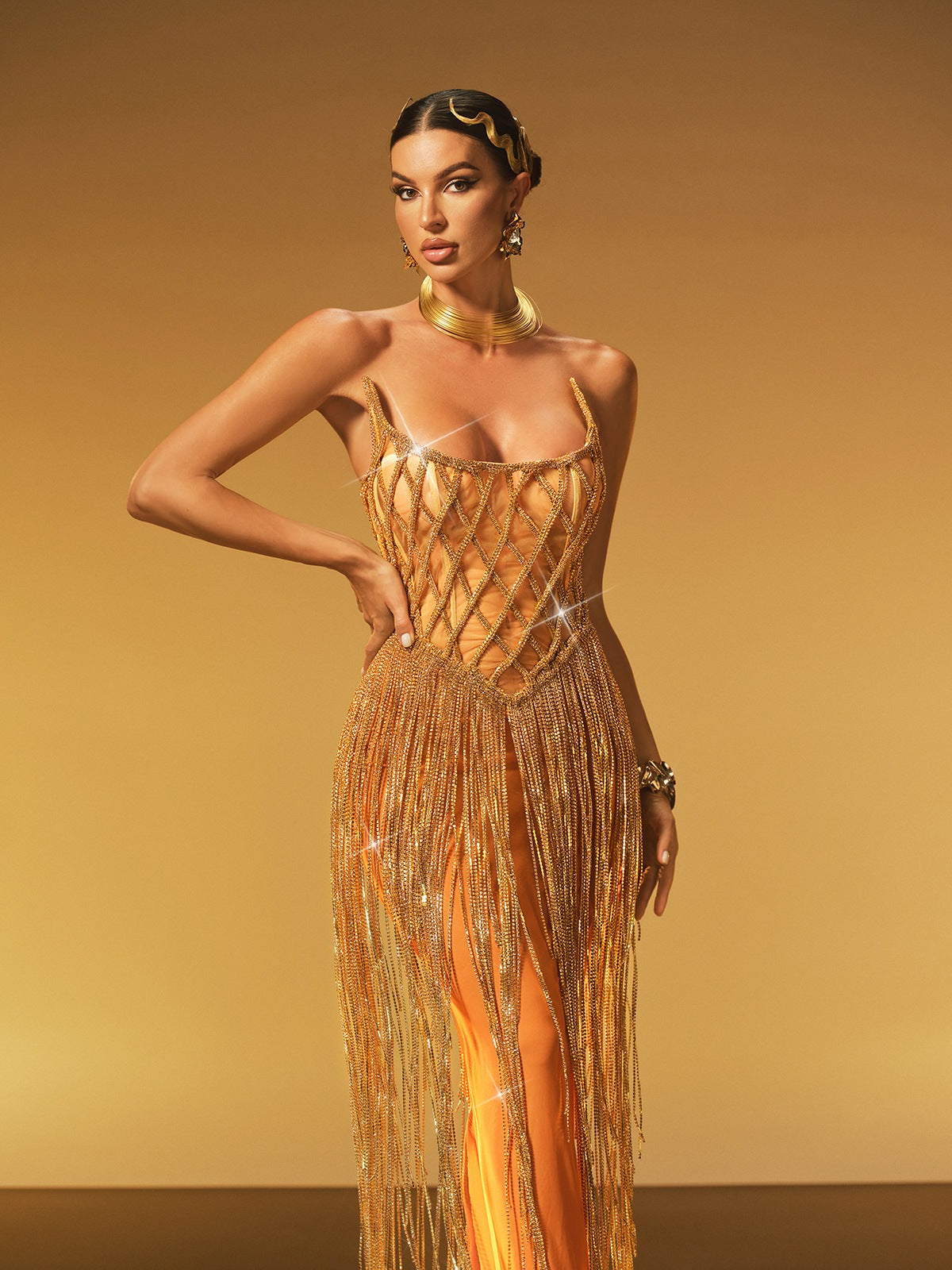 Robe longue bustier en maille à franges et chaînes 