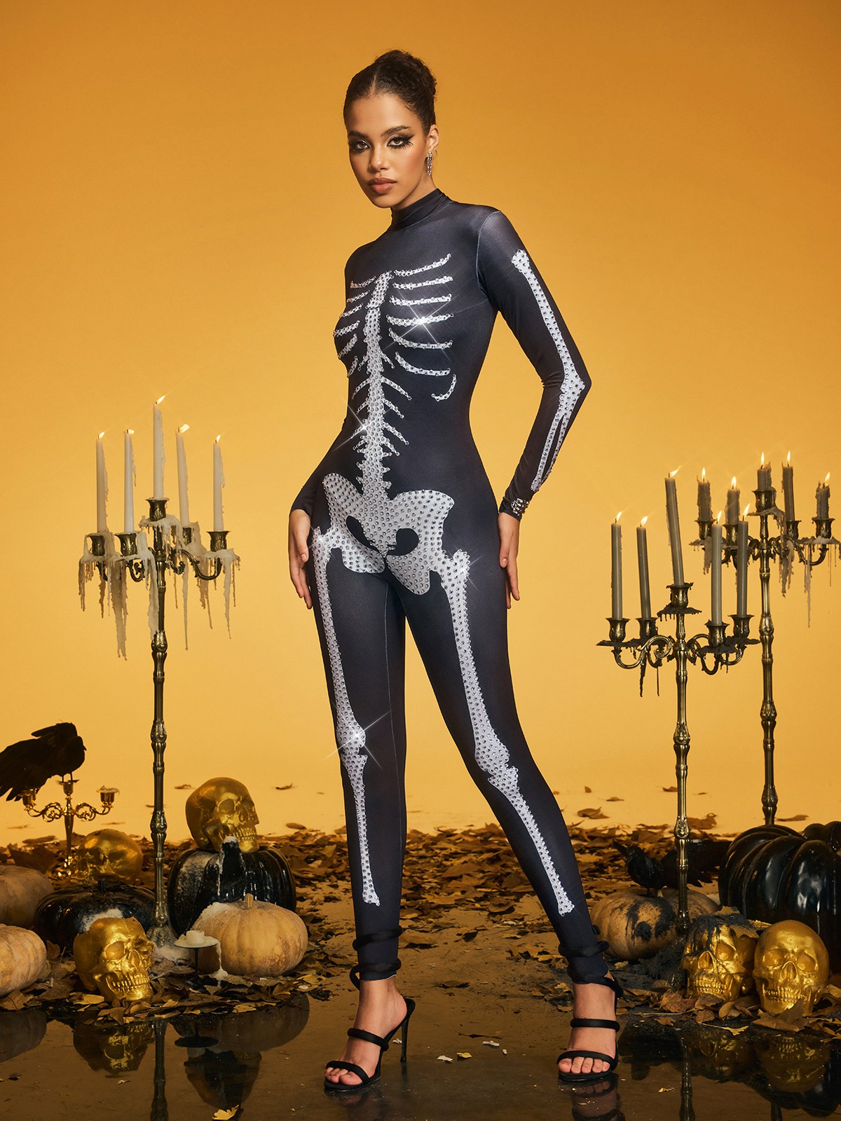 Combinaison à col montant ornée de strass 