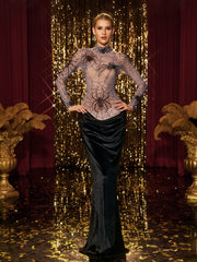 Robe longue en velours à col montant et araignée 