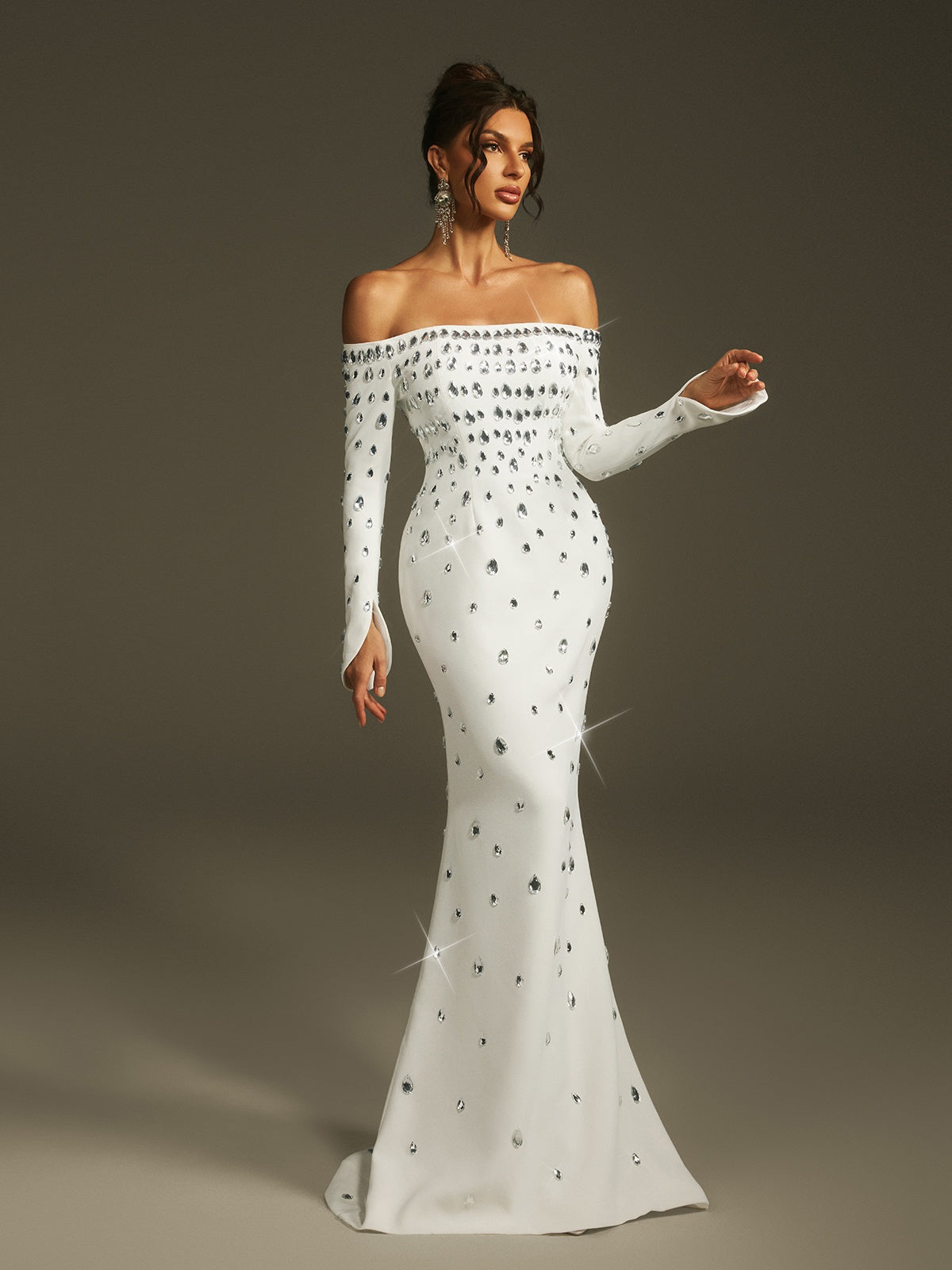 Robe longue à épaules dénudées en cristal 