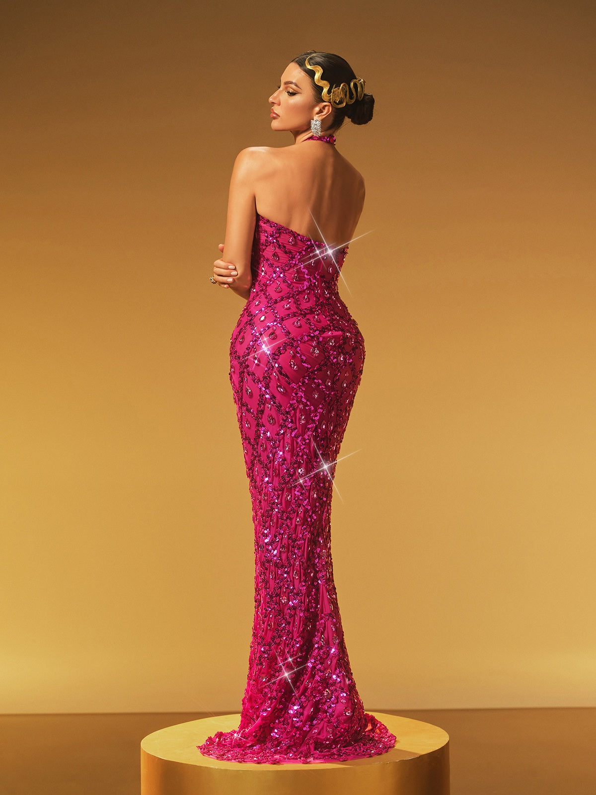 Robe longue dos nu à sequins et cristaux rose fuchsia 