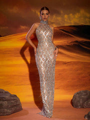 Robe longue à sequins et cristaux couleur nude clair 