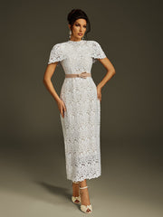 Robe midi brodée à cape 